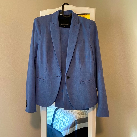 Banana republic suite set - Picture 4 of 4